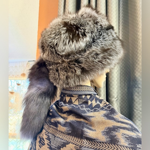 Genuine Dyed Silver Fox Real Fur Trapper Hat Ushanka Fur Hat - Unisex - Picture 6 of 10